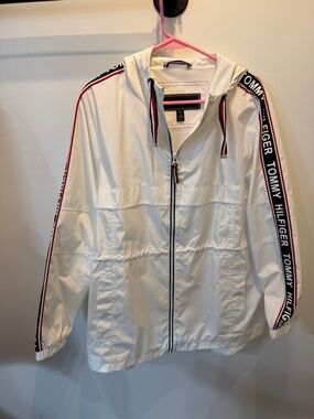 Tommy Hilfiger White Hooded Windbreaker with Signature Tape